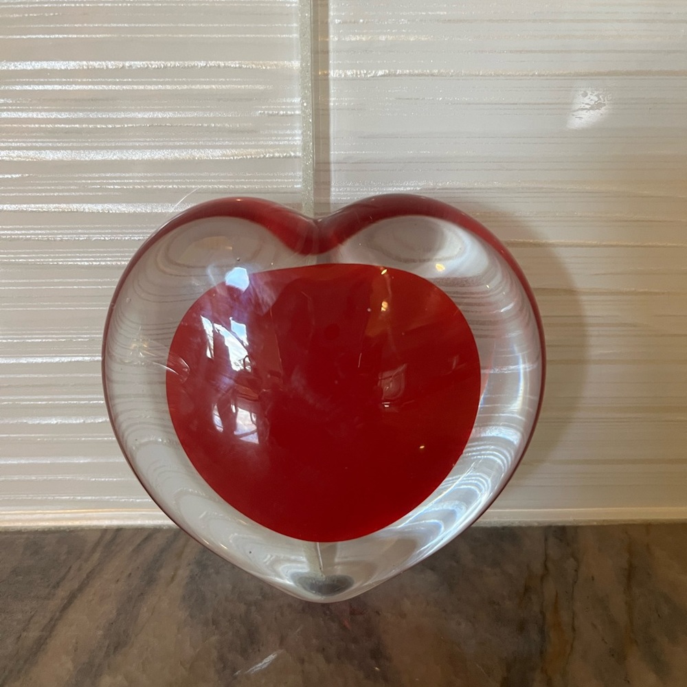 Heart shape glass paperweight decor